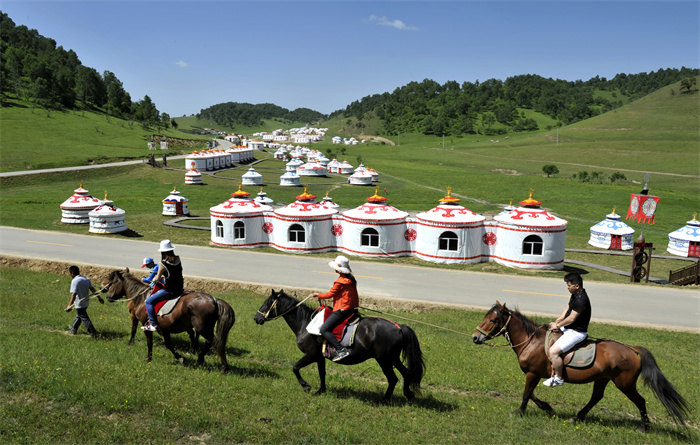 关山旅游扶贫.jpg