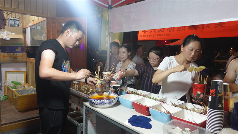 宝鸡凤翔美食美酒文化节开幕  多场活动释放夜经济活力4.jpg