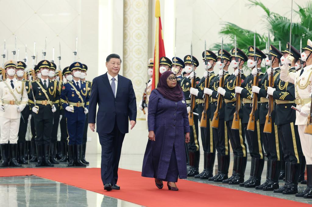 11月3日下午，国家主席习近平在北京人民大会堂同来华进行国事访问的坦桑尼亚总统哈桑举行会谈。