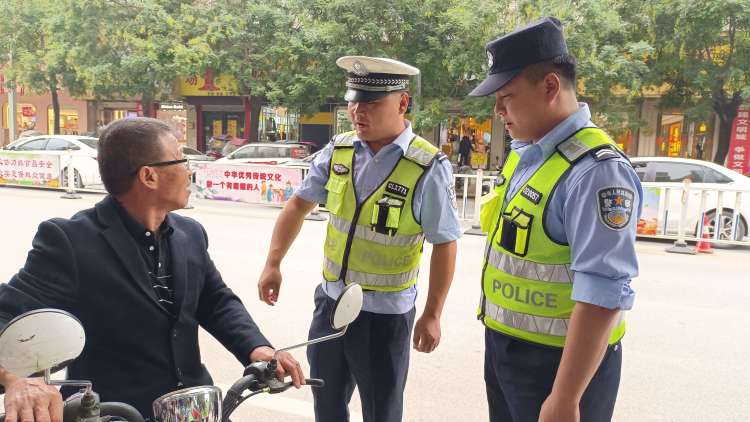 簡篇-多警聯動開展城區交通秩序專項整治行動