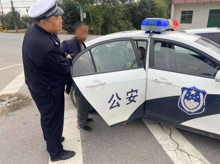簡篇-【平安國慶 交警同行】在寶雞 秋“警”宜人 暖心如故