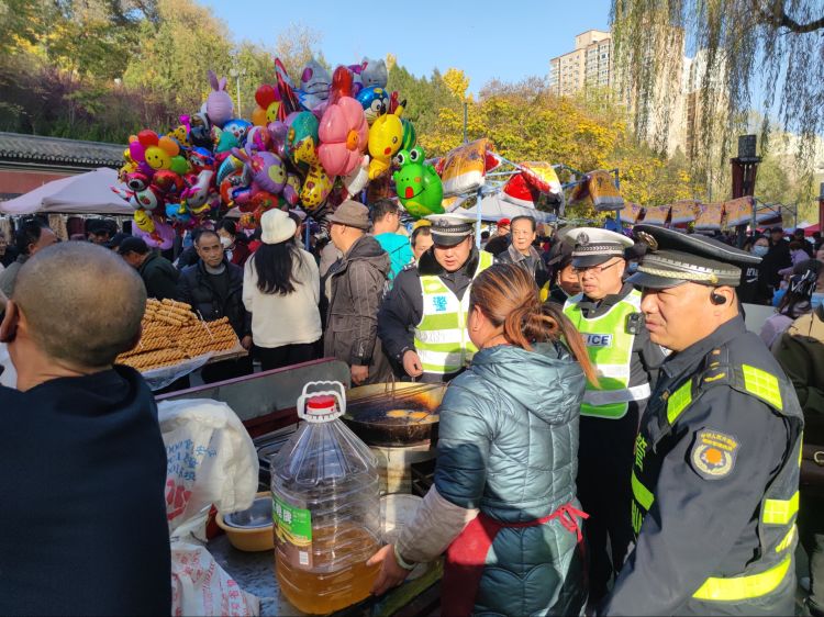 簡篇-“城管+交警”聯合執法 合力提升道路秩序