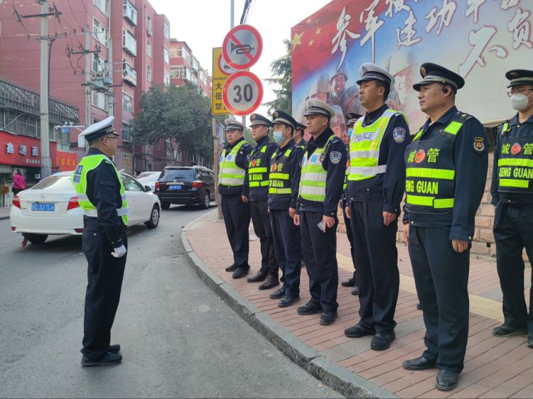 簡篇-“城管+交警”聯合執法 合力提升道路秩序