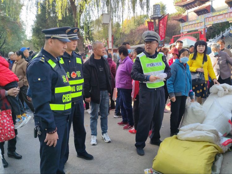 簡篇-“城管+交警”聯合執法 合力提升道路秩序