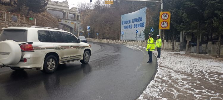 簡篇-節日我在崗|鳳縣公安交警圓滿完成元旦期間道路交通安保工作