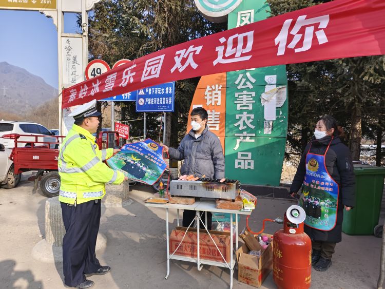 簡篇-節日我在崗|鳳縣公安交警圓滿完成元旦期間道路交通安保工作