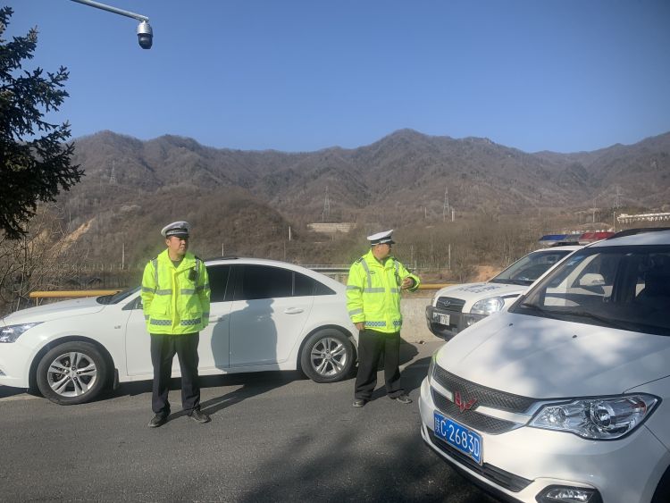 簡篇-節日我在崗|鳳縣公安交警圓滿完成元旦期間道路交通安保工作