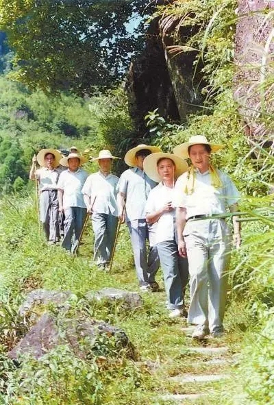 1989年7月，習近平在壽寧縣山村。