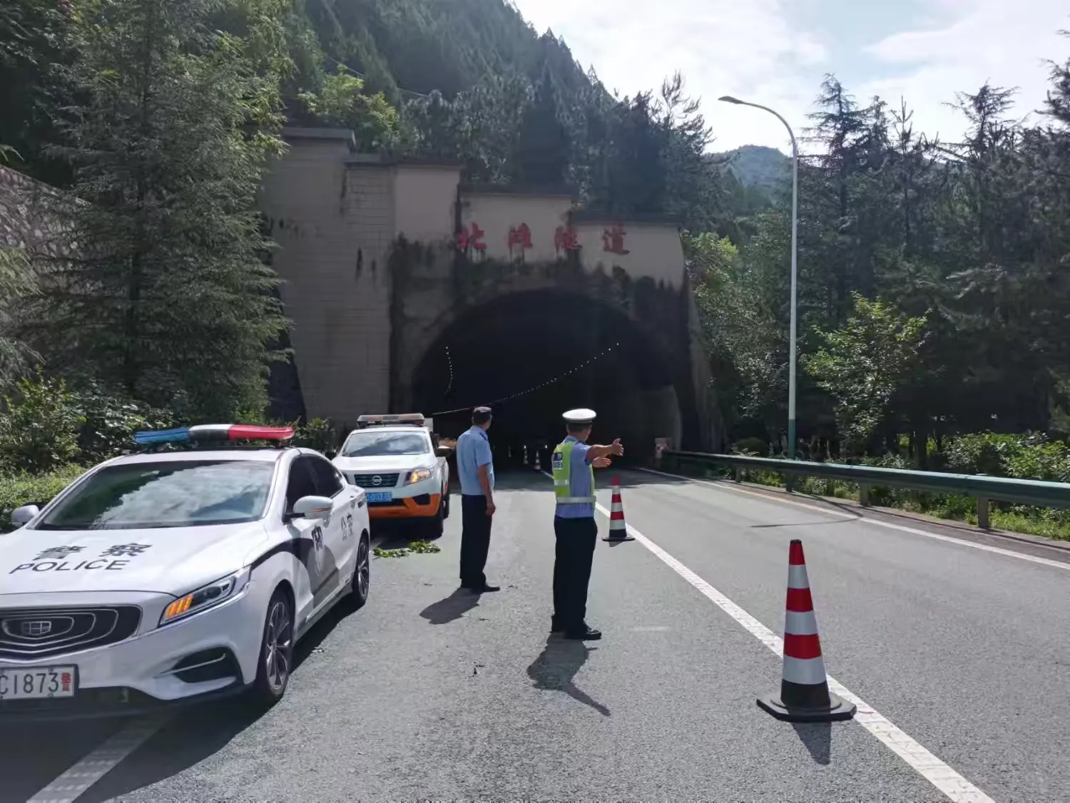 簡篇-高速交警忙救援 現場處置保安全