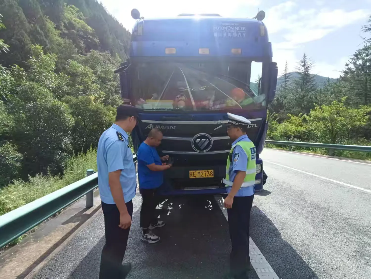 簡篇-高速交警忙救援 現場處置保安全