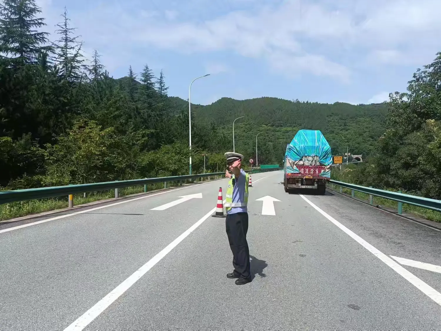 簡篇-高速交警忙救援 現場處置保安全