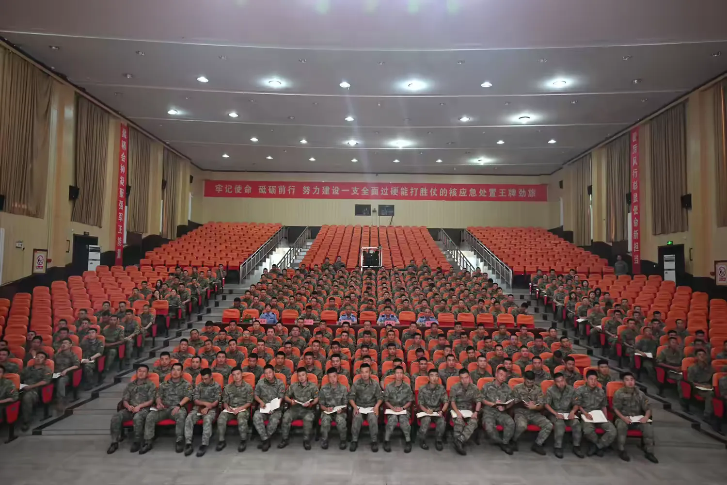 簡(jiǎn)篇-交通安全進(jìn)軍營(yíng),以案說(shuō)法保安全