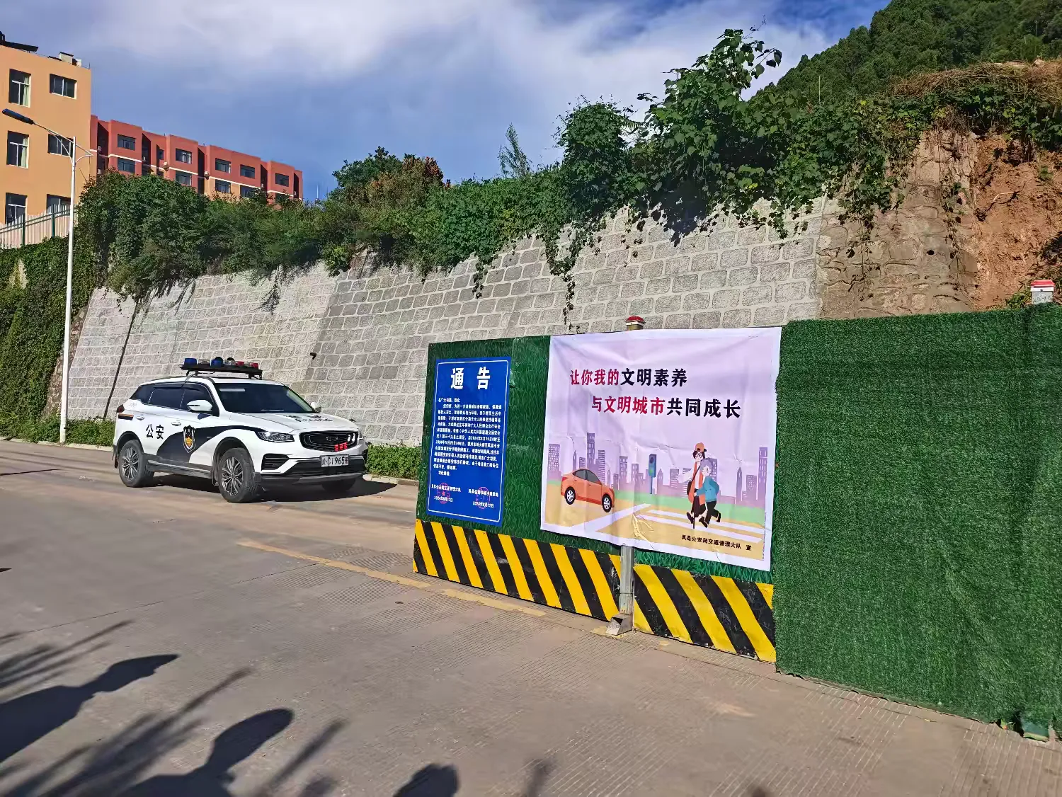 簡篇-月月都有122|鳳縣公安交警宣傳進工地 筑牢防線保安全