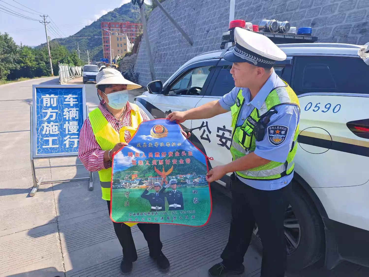 簡篇-月月都有122|鳳縣公安交警宣傳進工地 筑牢防線保安全