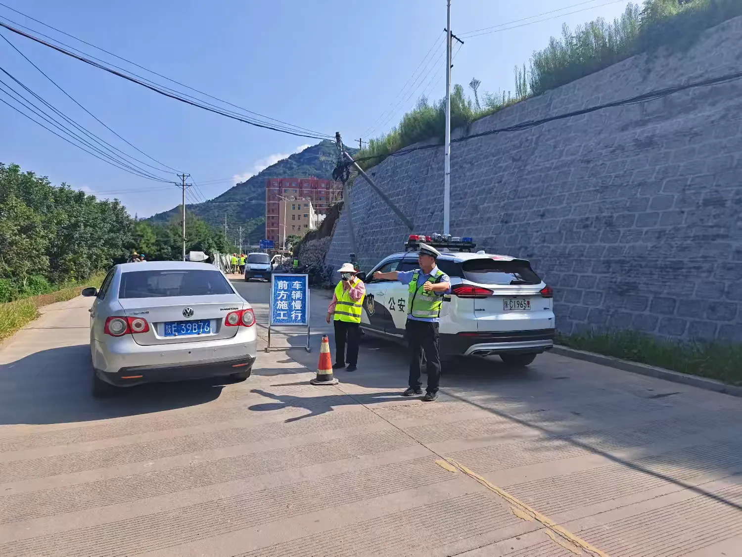 簡篇-月月都有122|鳳縣公安交警宣傳進工地 筑牢防線保安全