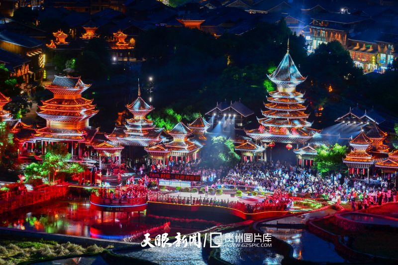 2025年5月1日，侗族群眾在黎平縣肇興侗寨為游客演唱侗族大歌。盧忠南 攝.jpg