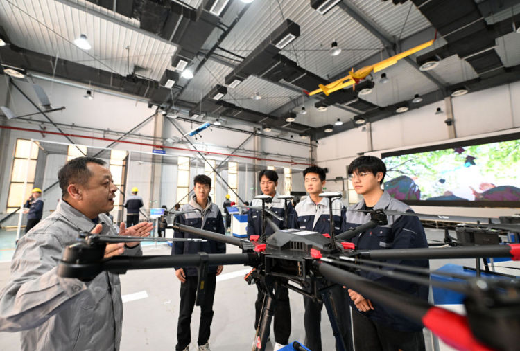 鏡觀·回響丨筑牢就業“壓艙石” 守護群眾幸福感