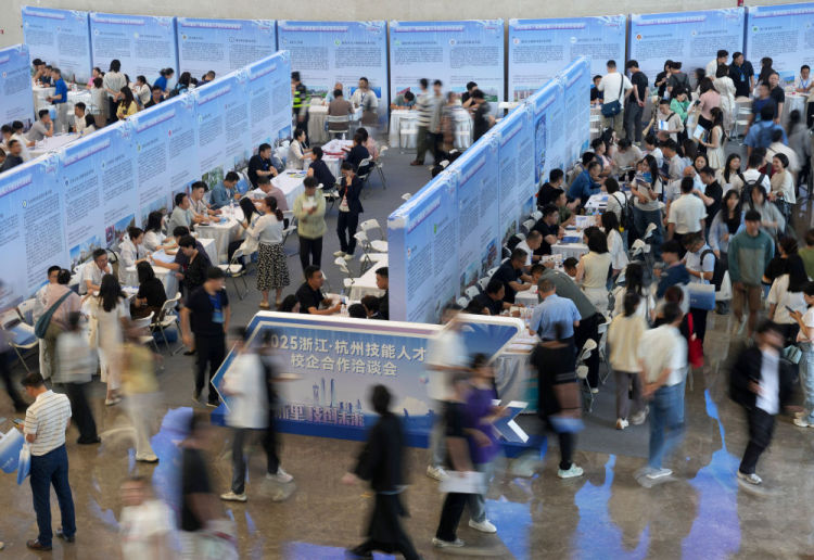 鏡觀·回響丨筑牢就業“壓艙石” 守護群眾幸福感