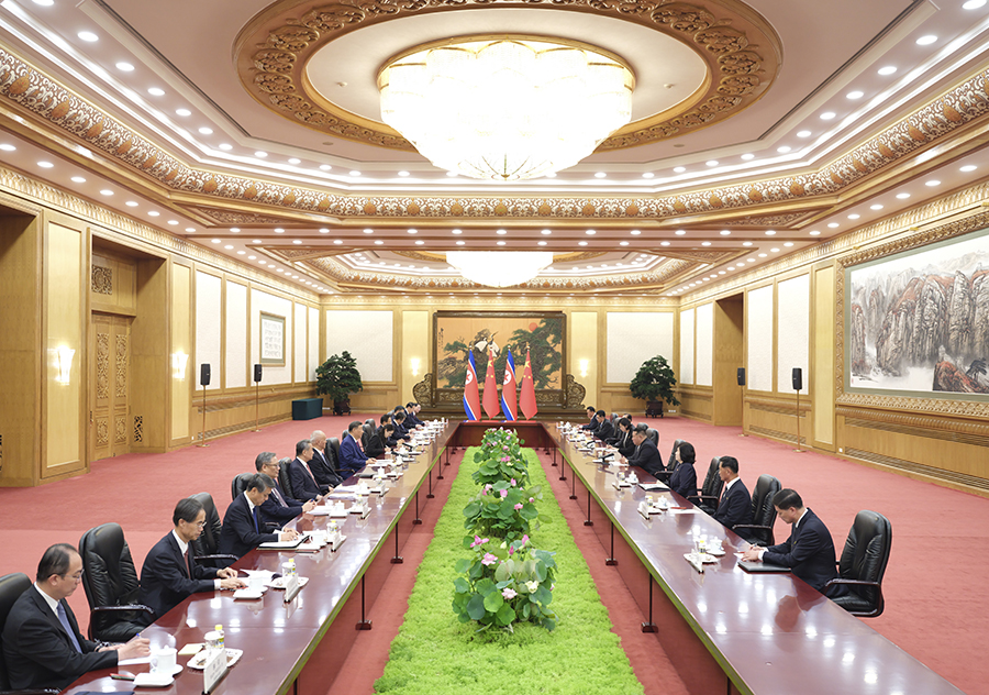 9月4日晚,中共中央總書記、國家主席習近平在北京人民大會堂同來華出席紀念中國人民抗日戰爭暨世界反法西斯戰爭勝利80周年活動的朝鮮勞動黨總書記、國務委員長金正恩舉行會談。