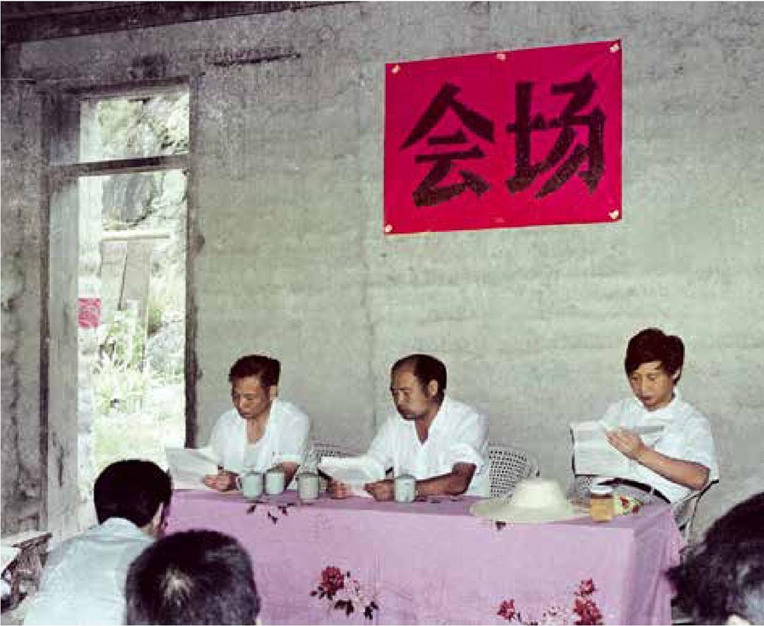 1989年7月，習近平在壽寧縣下黨鄉召開現場辦公會。