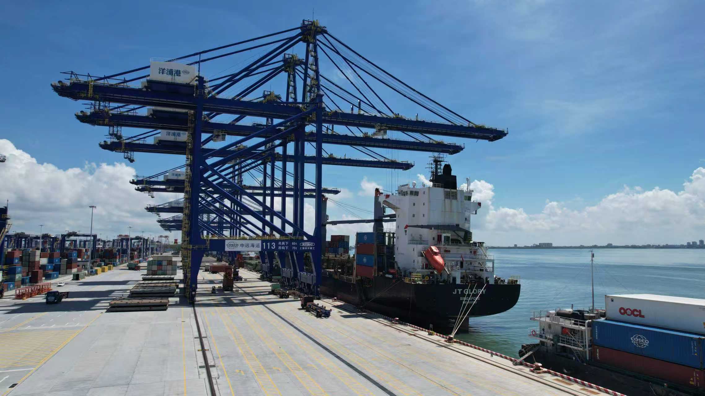 海南洋浦國際集裝箱碼頭。人民網(wǎng)記者 孟凡盛攝