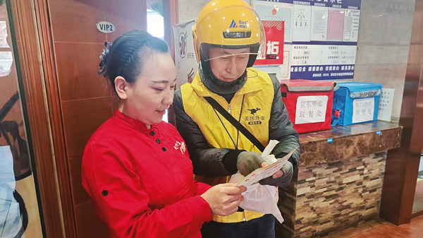 渭濱區(qū)消防救援大隊(duì)組建“宣傳輕騎兵” 外賣騎手上門 安全知識到家