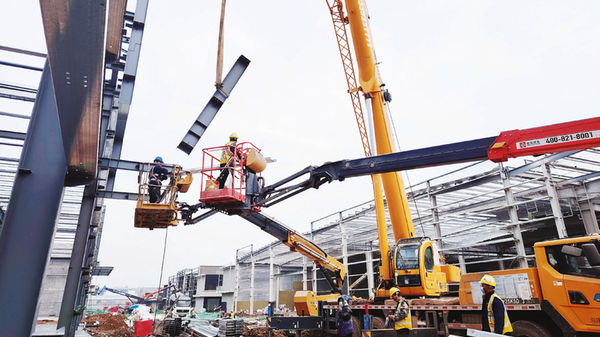 寶雞“超級菜籃子”工程基本成型 中國供銷寶雞現(xiàn)代農(nóng)產(chǎn)品物流園項(xiàng)目（一期）19個(gè)單體已封頂